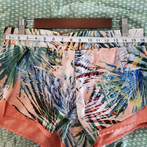Fabletics Latrice Shorts Marbella Print - Picture 3 of 7